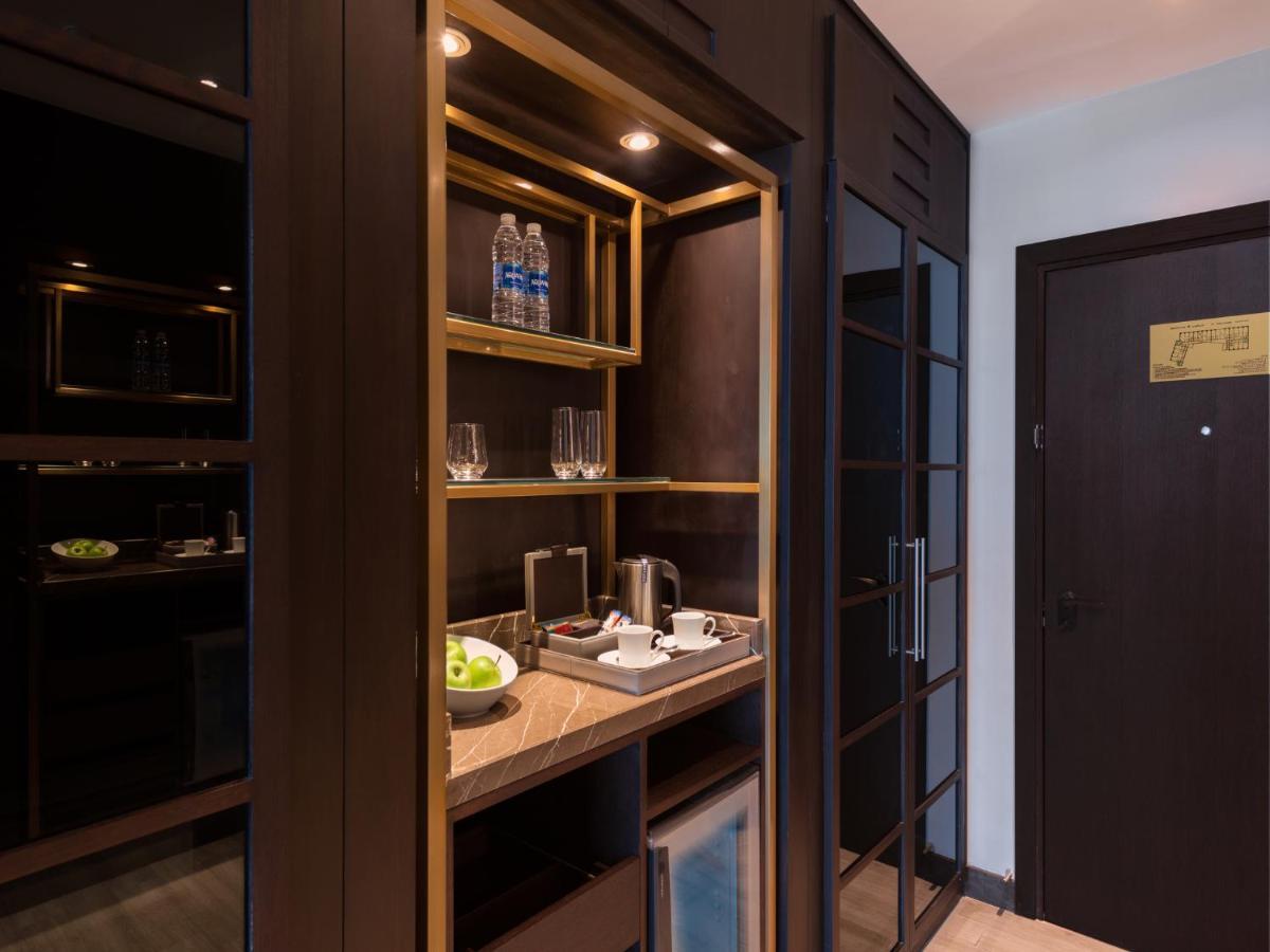 Hyatt Regency Al Kout Mall Кувейт Екстериор снимка A wet bar in a hotel room