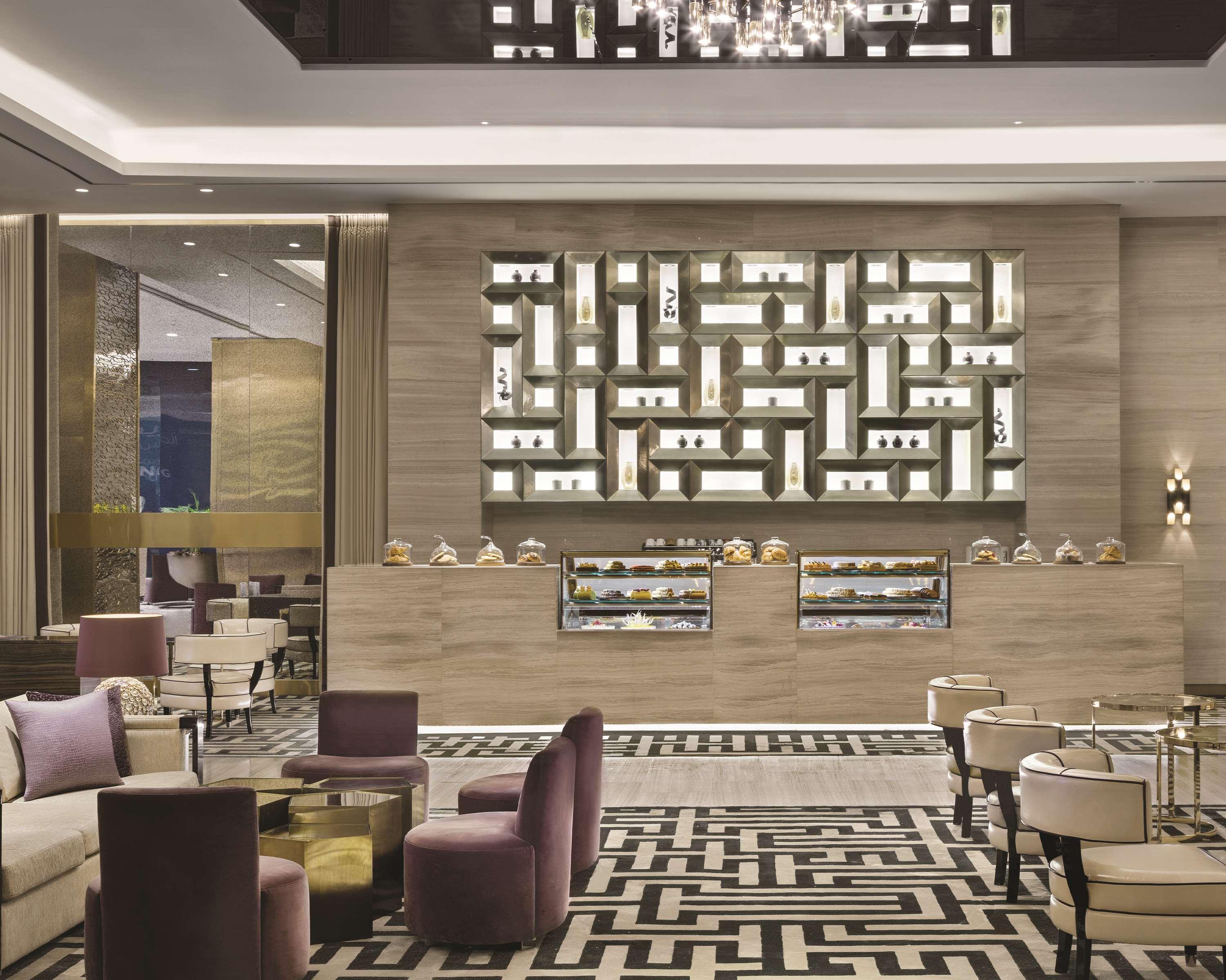 Hyatt Regency Al Kout Mall Кувейт Екстериор снимка The lobby of the hotel
