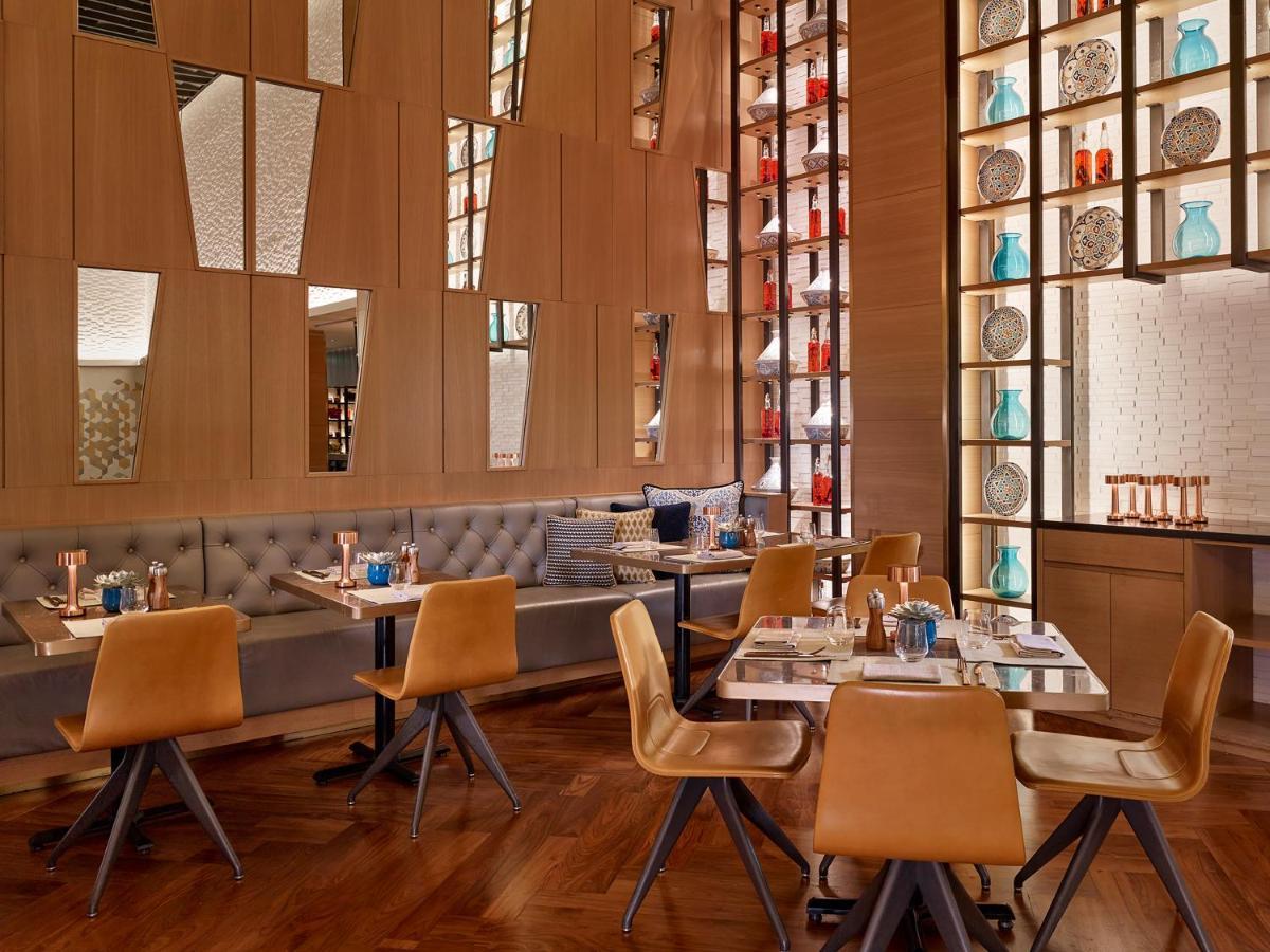 Hyatt Regency Al Kout Mall Кувейт Екстериор снимка The interior of the restaurant