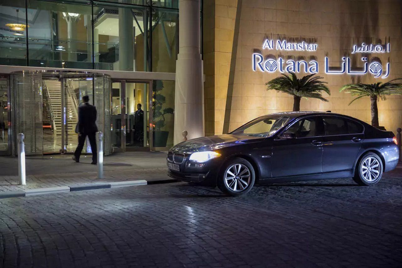 Hyatt Regency Al Kout Mall Кувейт Екстериор снимка Entrance of the hotel
